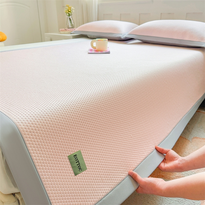 91家纺网 家纺一手货源 找家纺 女子家纺 2026新款凉感丝豆豆凉席三件套冰丝软席三明治款平铺席子 凉感丝豆豆席-胭脂粉