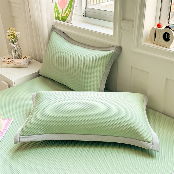 91家纺网 家纺一手货源 找家纺 女子家纺 2026新款凉感丝豆豆凉席三件套冰丝软席三明治款平铺席子 凉感丝豆豆席-春辰绿