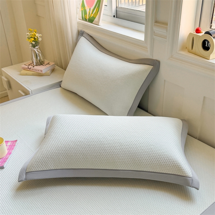 91家纺网 家纺一手货源 找家纺 女子家纺 2026新款凉感丝豆豆凉席三件套冰丝软席三明治款平铺席子 凉感丝豆豆席-薄雾灰