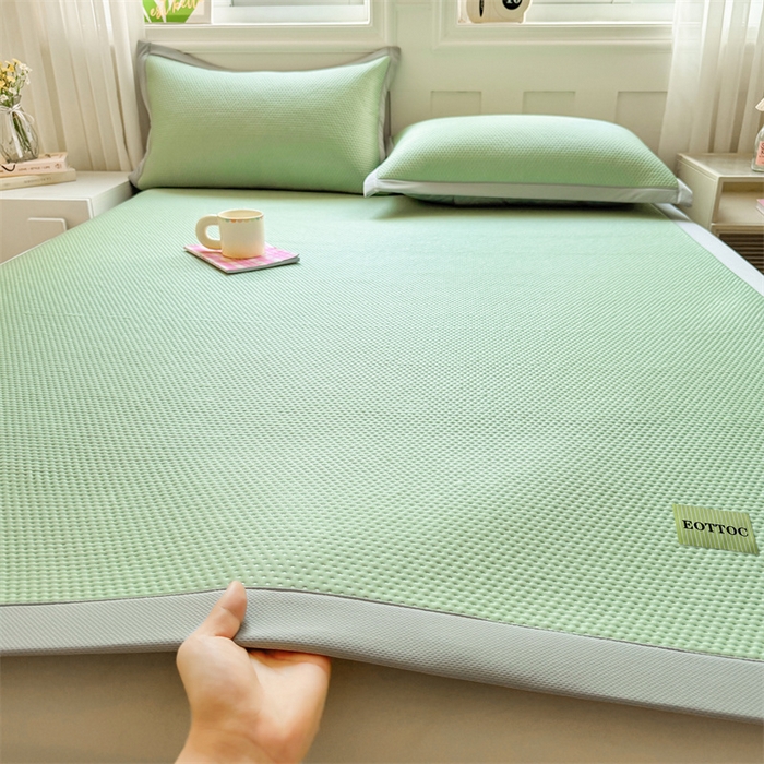 女子家纺 2026新款凉感丝豆豆凉席三件套冰丝软席三明治款平铺席子 凉感丝豆豆席-春辰绿