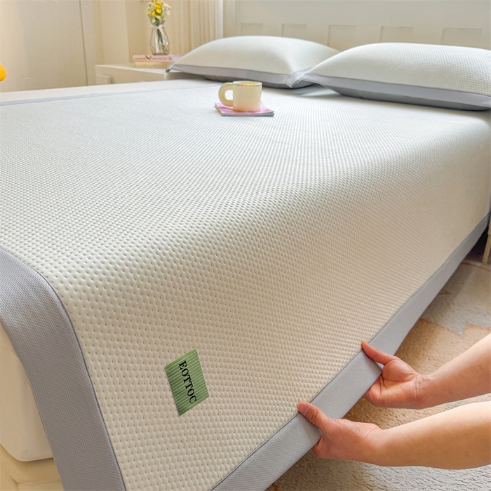 91家纺网 家纺一手货源 找家纺 女子家纺 2026新款凉感丝豆豆凉席三件套冰丝软席三明治款平铺席子 凉感丝豆豆席-薄雾灰