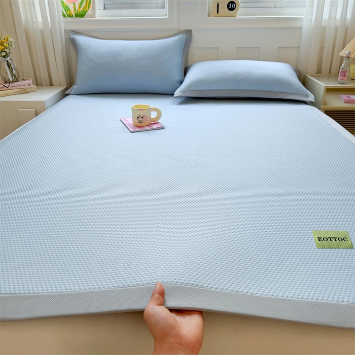 91家纺网 家纺一手货源 找家纺 女子家纺 2026新款凉感丝豆豆凉席三件套冰丝软席三明治款平铺席子 凉感丝豆豆席-柏林蓝