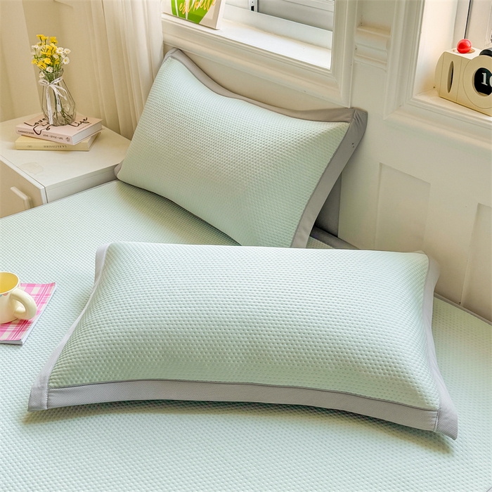 91家纺网 家纺一手货源 找家纺 女子家纺 2026新款凉感丝豆豆凉席三件套冰丝软席三明治款平铺席子 凉感丝豆豆席-海港蓝