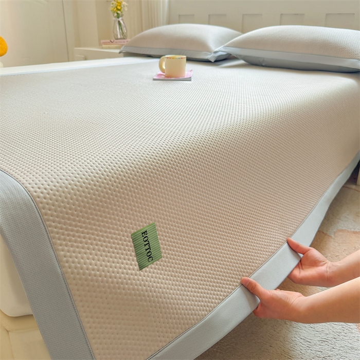 91家纺网 家纺一手货源 找家纺 女子家纺 2026新款凉感丝豆豆凉席三件套冰丝软席三明治款平铺席子 凉感丝豆豆席-莫奈咖