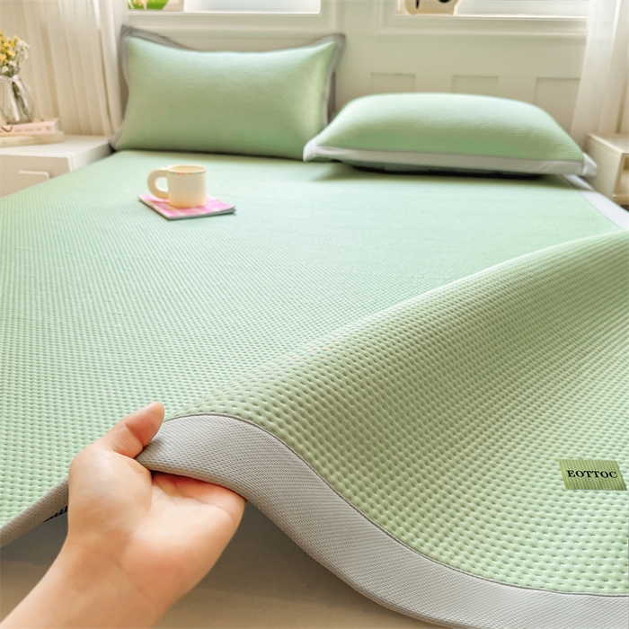 91家纺网 家纺一手货源 找家纺 女子家纺 2026新款凉感丝豆豆凉席三件套冰丝软席三明治款平铺席子 凉感丝豆豆席-春辰绿