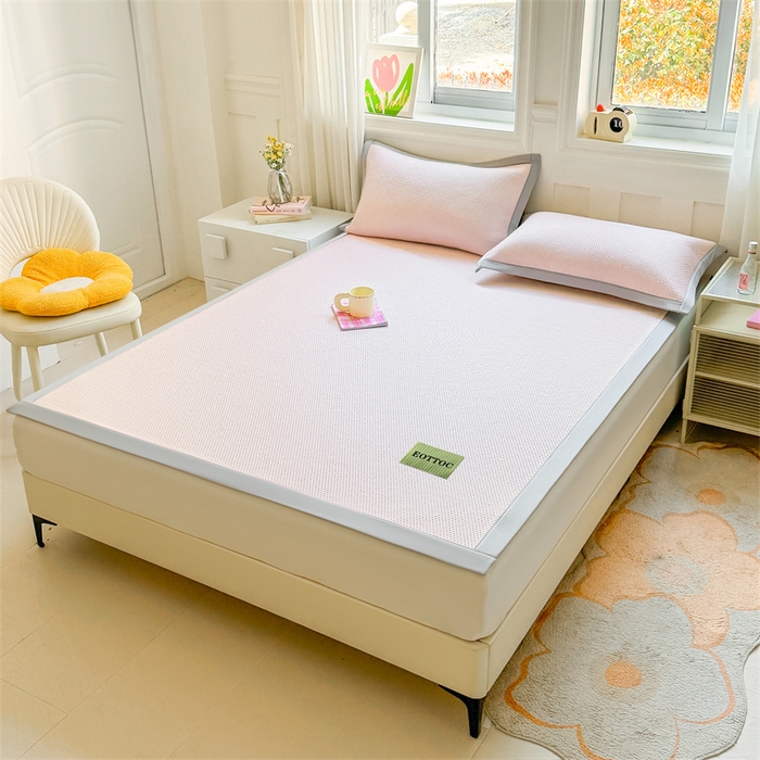 91家纺网 家纺一手货源 找家纺 女子家纺 2026新款凉感丝豆豆凉席三件套冰丝软席三明治款平铺席子 凉感丝豆豆席-胭脂粉