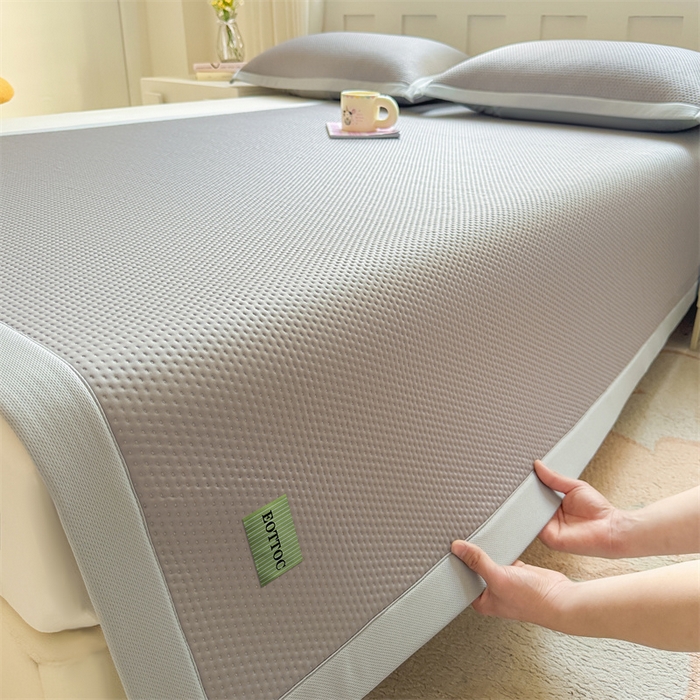 91家纺网 家纺一手货源 找家纺 女子家纺 2026新款凉感丝豆豆凉席三件套冰丝软席三明治款平铺席子 凉感丝豆豆席-冰川灰