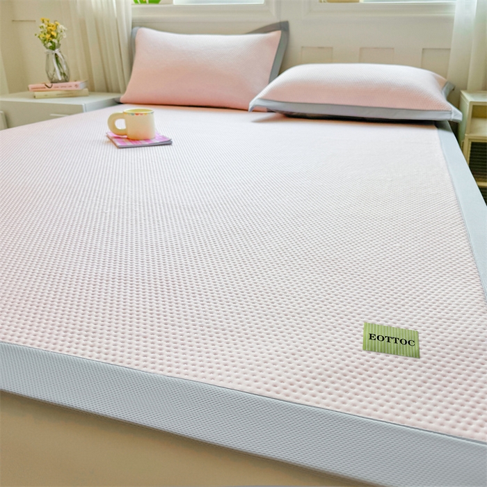 91家纺网 家纺一手货源 找家纺 女子家纺 2026新款凉感丝豆豆凉席三件套冰丝软席三明治款平铺席子 凉感丝豆豆席-胭脂粉