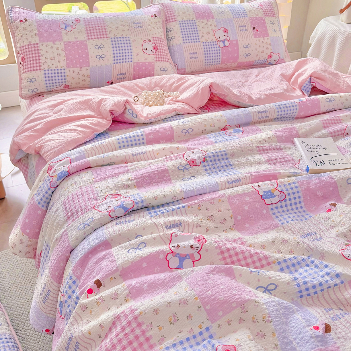 91家纺网 家纺一手货源 找家纺 悠米悠家 2026春夏新款泡泡纱印花夏被夏凉被空调被 kitty 格子铺