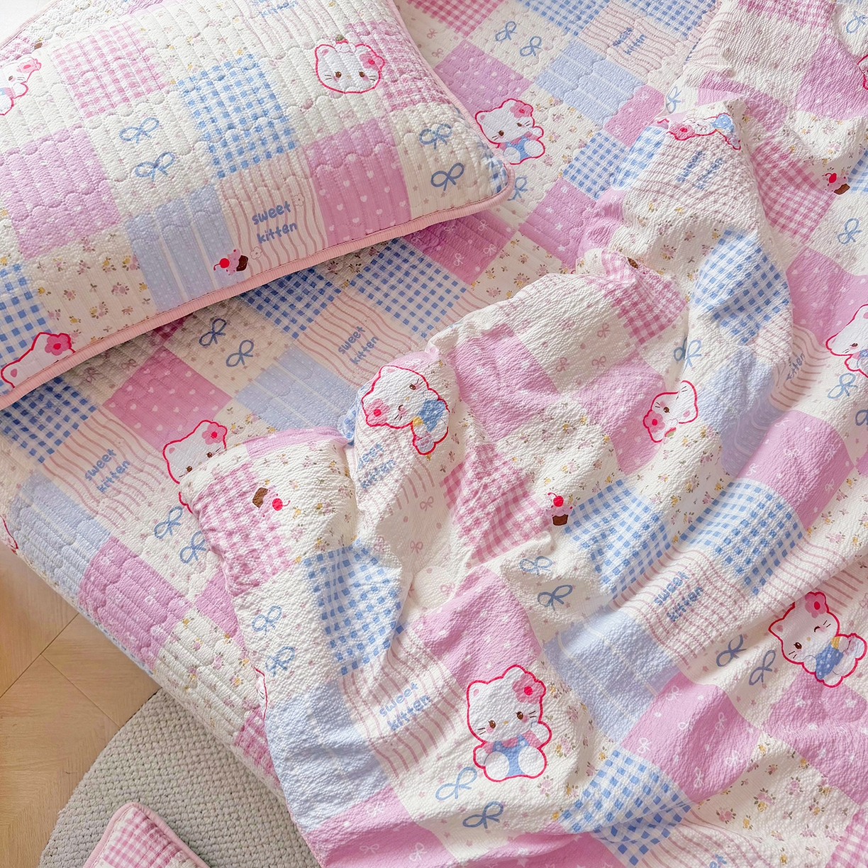 91家纺网 家纺一手货源 找家纺 悠米悠家 2026春夏新款泡泡纱印花夏被夏凉被空调被 kitty 格子铺