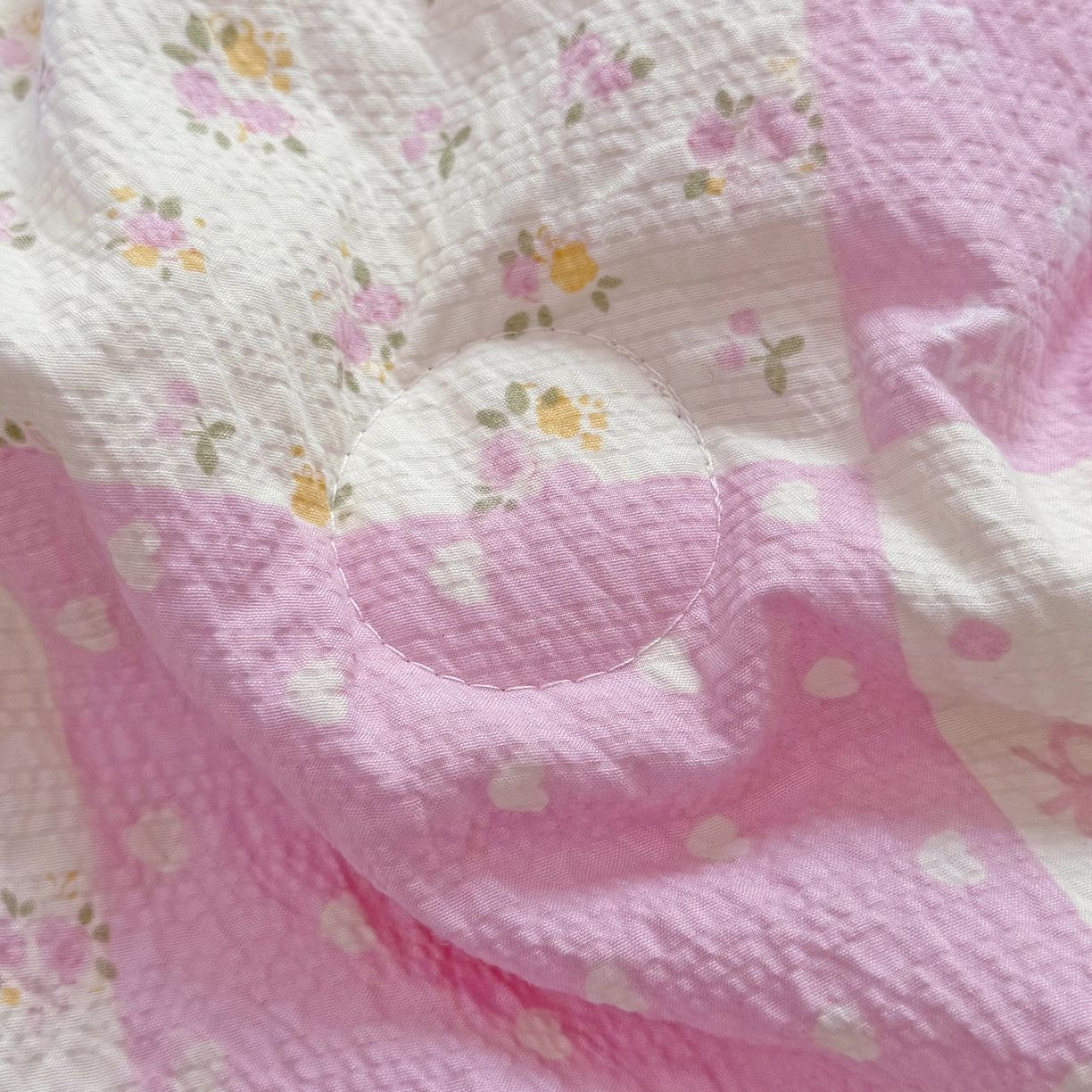 91家纺网 家纺一手货源 找家纺 悠米悠家 2026春夏新款泡泡纱印花夏被夏凉被空调被 kitty 格子铺