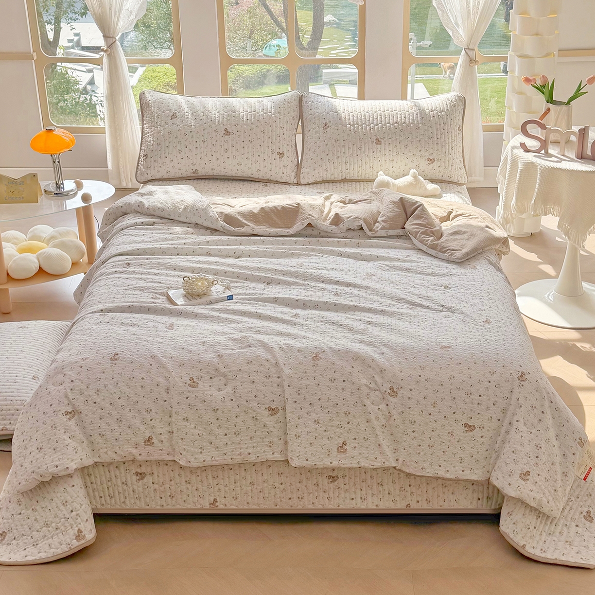 91家纺网 家纺一手货源 找家纺 悠米悠家 2026春夏新款泡泡纱印花夏被夏凉被空调被 木马田园诗