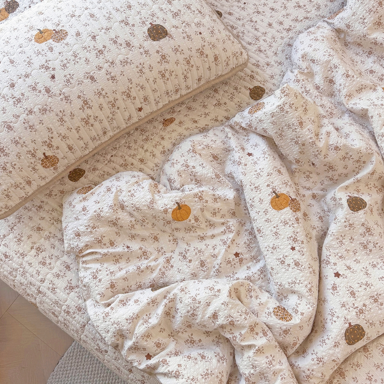 91家纺网 家纺一手货源 找家纺 悠米悠家 2026春夏新款泡泡纱印花夏被夏凉被空调被 南瓜碎花铺