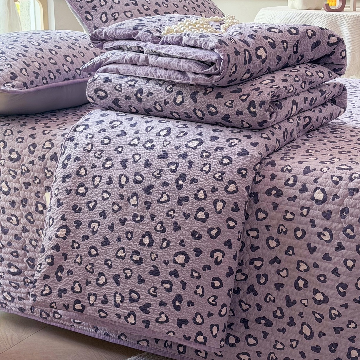 91家纺网 家纺一手货源 找家纺 悠米悠家 2026春夏新款泡泡纱印花夏被夏凉被空调被 香芋豹纹心