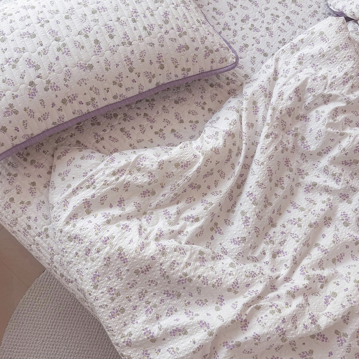 91家纺网 家纺一手货源 找家纺 悠米悠家 2026春夏新款泡泡纱印花夏被夏凉被空调被 葡萄小花园