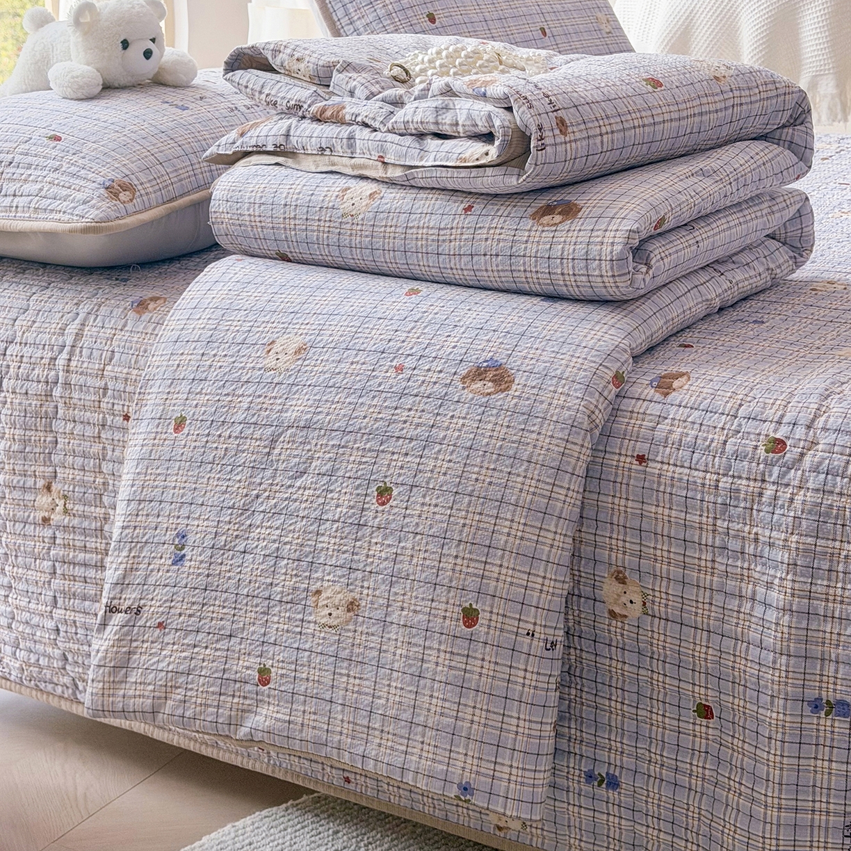 91家纺网 家纺一手货源 找家纺 悠米悠家 2026春夏新款泡泡纱印花夏被夏凉被空调被 格纹小狗