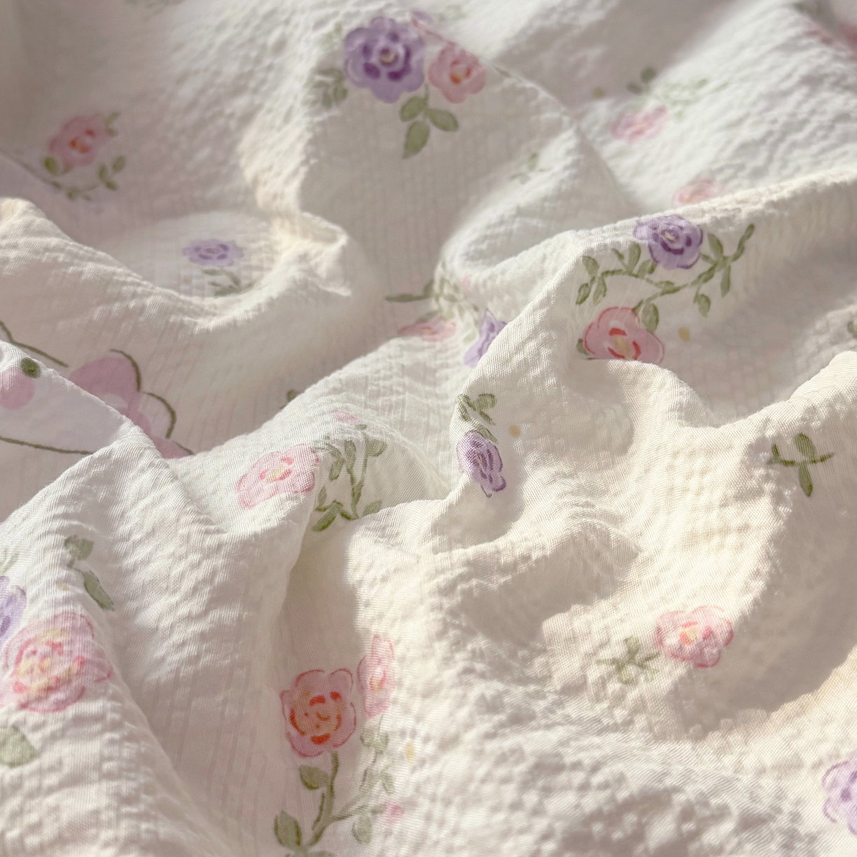 91家纺网 家纺一手货源 找家纺 悠米悠家 2026春夏新款泡泡纱印花夏被夏凉被空调被 KT玫瑰花园