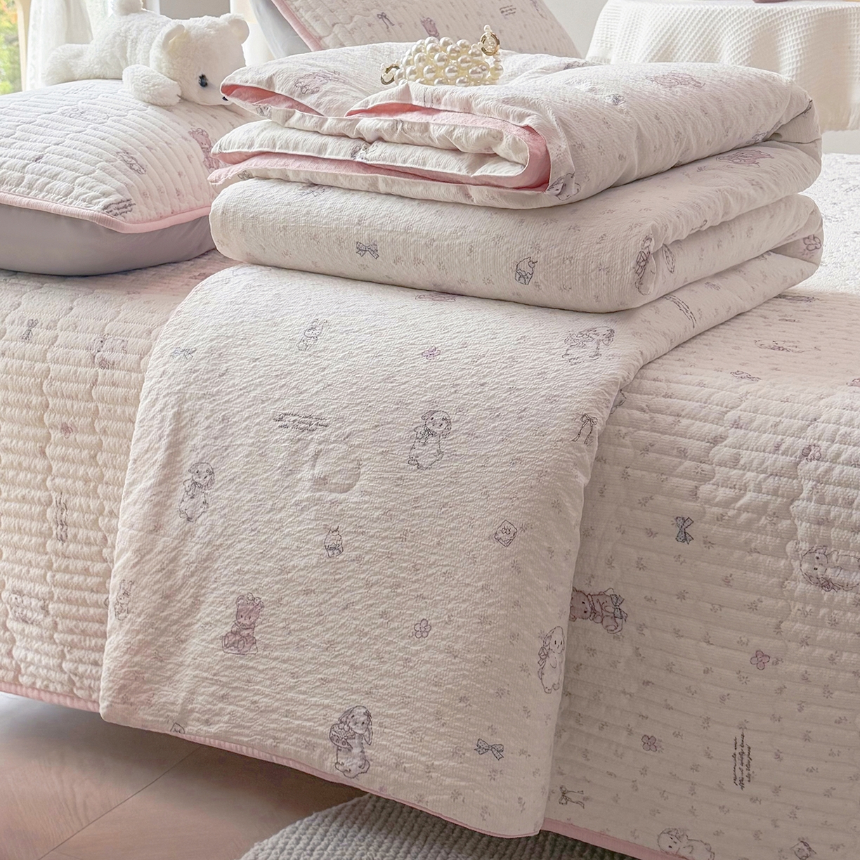 91家纺网 家纺一手货源 找家纺 悠米悠家 2026春夏新款泡泡纱印花夏被夏凉被空调被 奶白小羊记