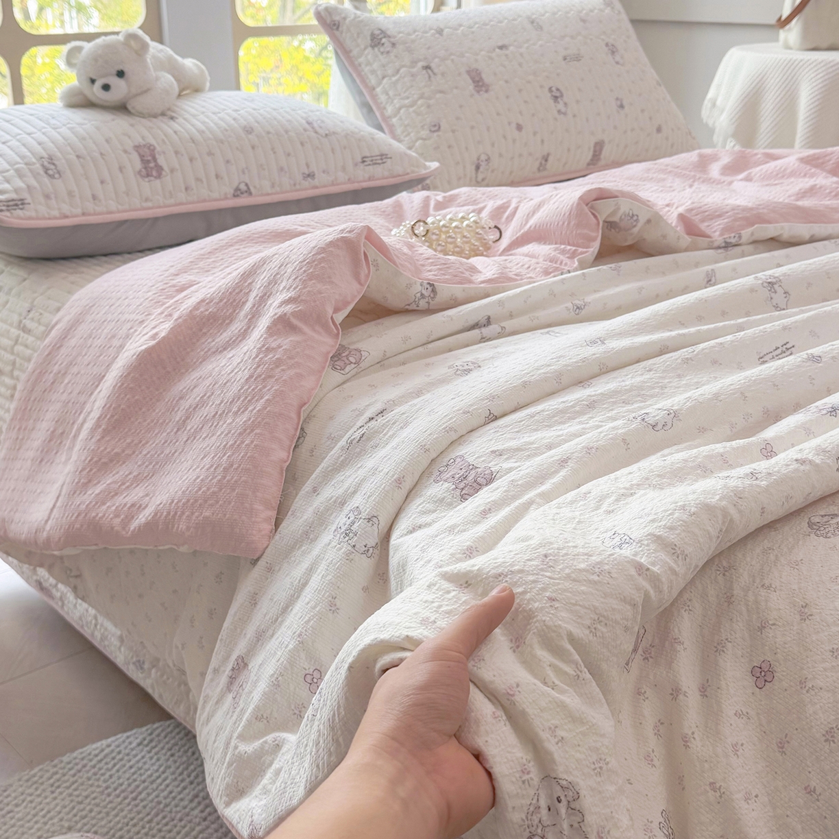 91家纺网 家纺一手货源 找家纺 悠米悠家 2026春夏新款泡泡纱印花夏被夏凉被空调被 奶白小羊记