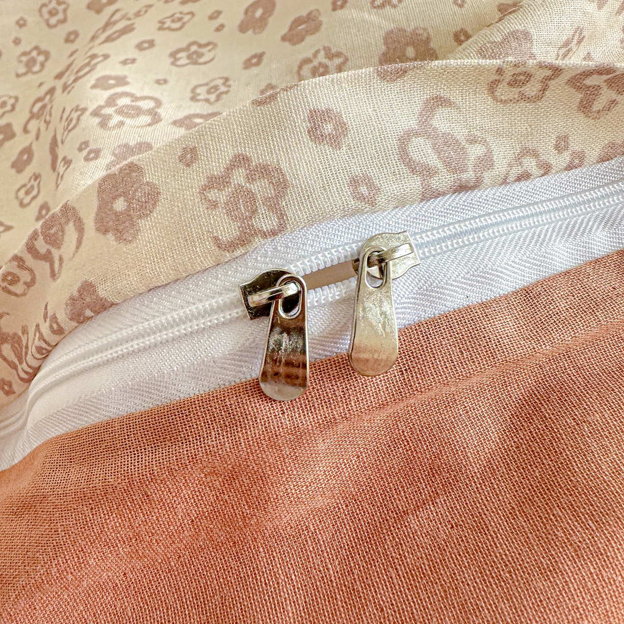 91家纺网 家纺一手货源 找家纺 文黛家居 2026新款全棉双层纱床盖四件套 简雅-棕