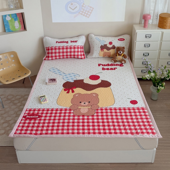 91家纺网 家纺一手货源 找家纺 贝扬思家纺 2026新款数码大版凉感丝夏被凉席系列 焦糖布丁熊