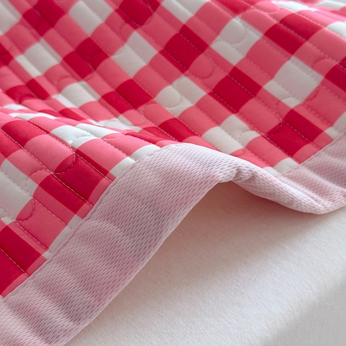 91家纺网 家纺一手货源 找家纺 贝扬思家纺 2026新款数码大版凉感丝夏被凉席系列 焦糖布丁熊