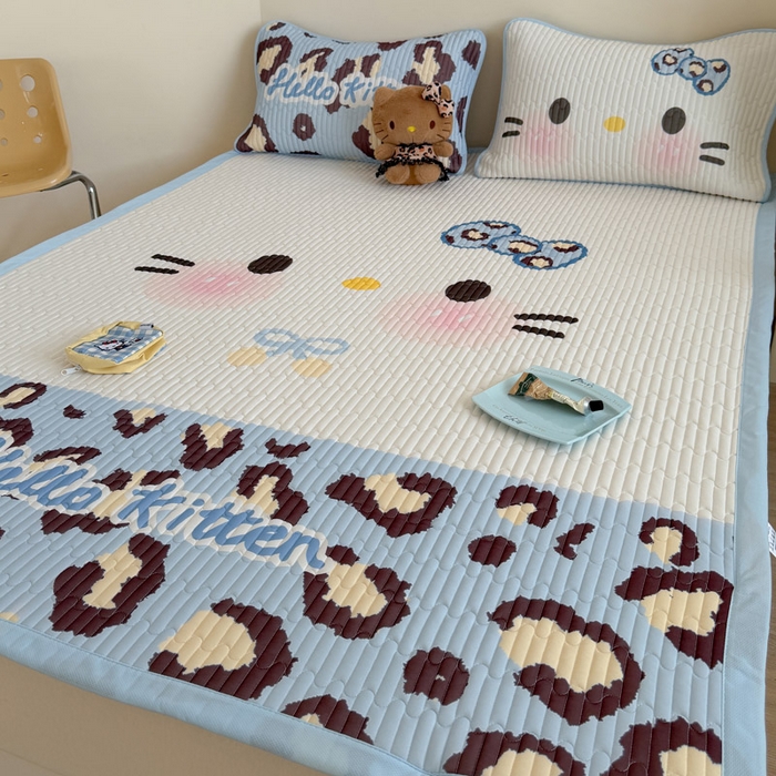 91家纺网 家纺一手货源 找家纺 贝扬思家纺 2026新款数码大版凉感丝夏被凉席系列 蓝色豹纹猫