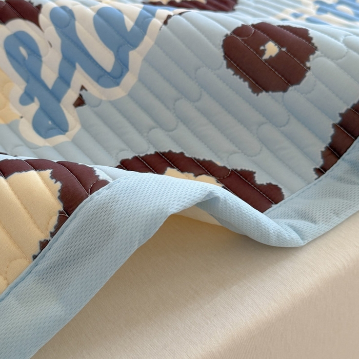 91家纺网 家纺一手货源 找家纺 贝扬思家纺 2026新款数码大版凉感丝夏被凉席系列 蓝色豹纹猫