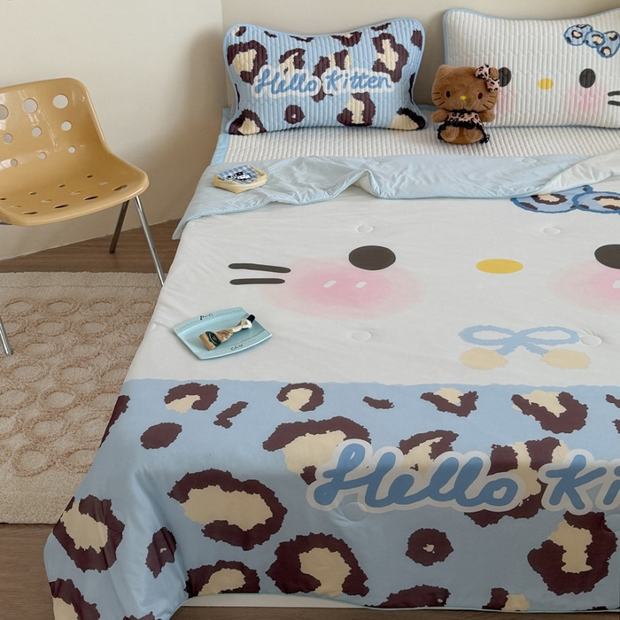 91家纺网 家纺一手货源 找家纺 贝扬思家纺 2026新款数码大版凉感丝夏被凉席系列 蓝色豹纹猫