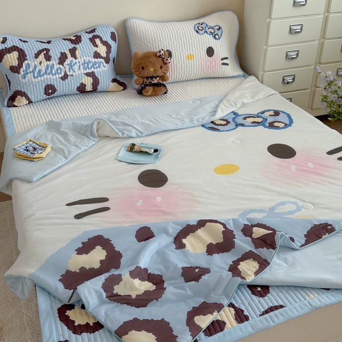 91家纺网 家纺一手货源 找家纺 贝扬思家纺 2026新款数码大版凉感丝夏被凉席系列 蓝色豹纹猫