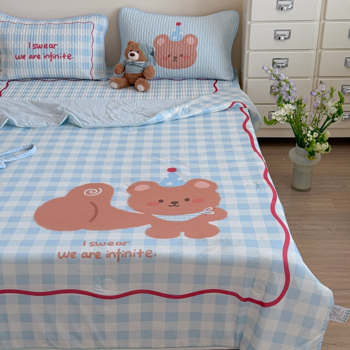 91家纺网 家纺一手货源 找家纺 贝扬思家纺 2026新款数码大版凉感丝夏被凉席系列 拇指小熊