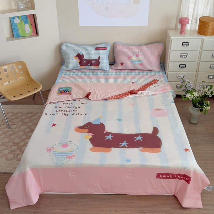 91家纺网 家纺一手货源 找家纺 贝扬思家纺 2026新款数码大版凉感丝夏被凉席系列 奶油小狗