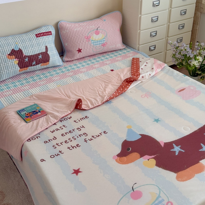 91家纺网 家纺一手货源 找家纺 贝扬思家纺 2026新款数码大版凉感丝夏被凉席系列 奶油小狗