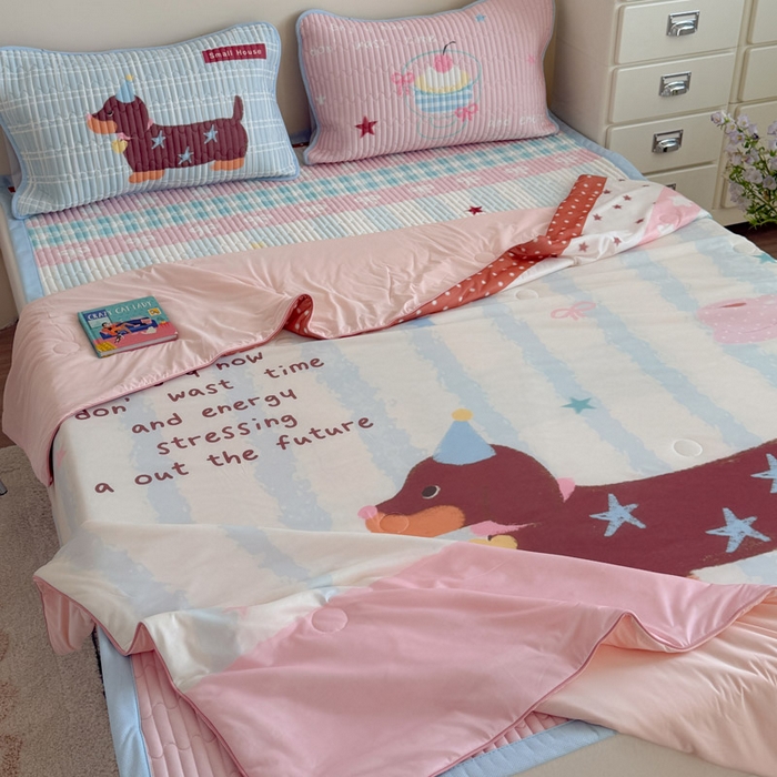 91家纺网 家纺一手货源 找家纺 贝扬思家纺 2026新款数码大版凉感丝夏被凉席系列 奶油小狗