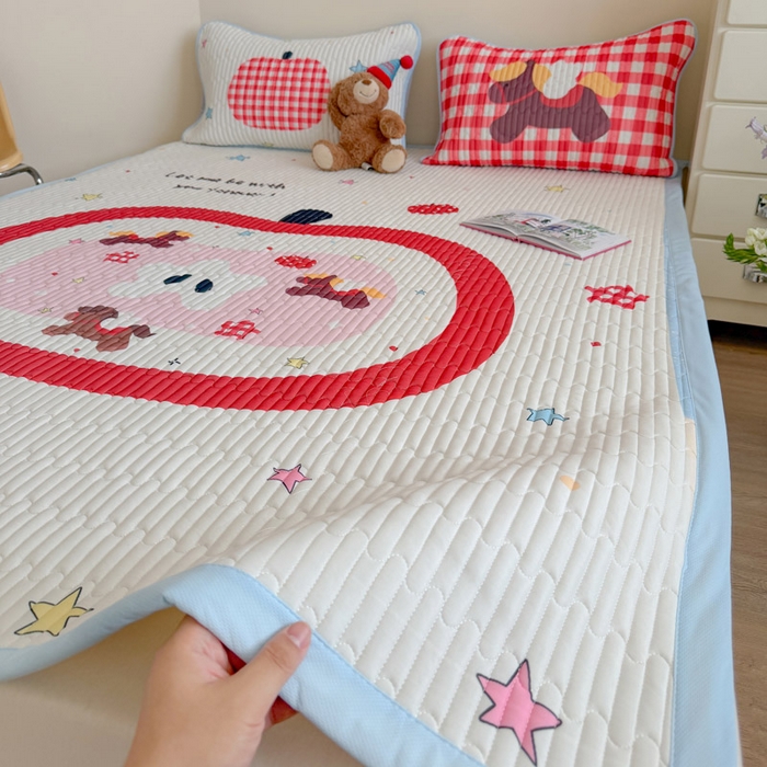 91家纺网 家纺一手货源 找家纺 贝扬思家纺 2026新款数码大版凉感丝夏被凉席系列 苹果小马