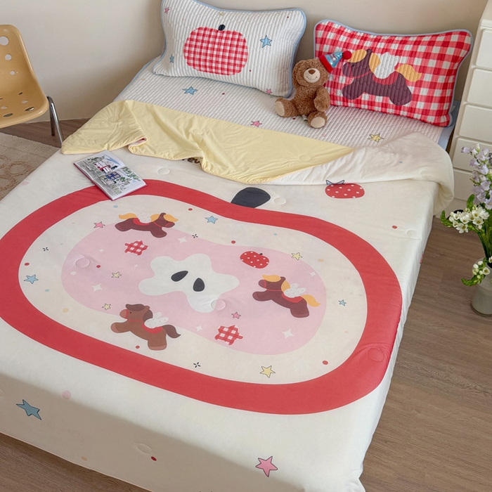 91家纺网 家纺一手货源 找家纺 贝扬思家纺 2026新款数码大版凉感丝夏被凉席系列 苹果小马