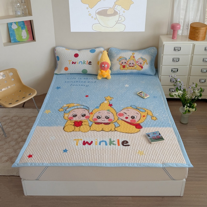 91家纺网 家纺一手货源 找家纺 贝扬思家纺 2026新款数码大版凉感丝夏被凉席系列 三小只