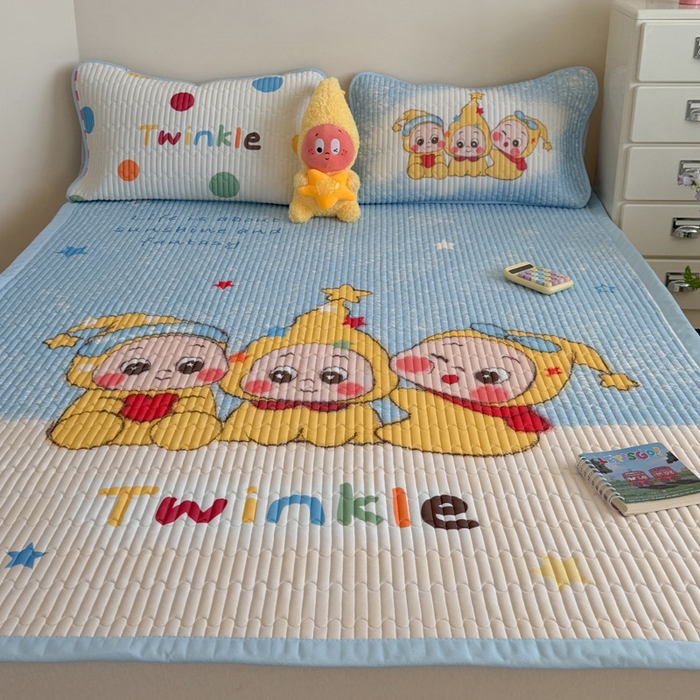 91家纺网 家纺一手货源 找家纺 贝扬思家纺 2026新款数码大版凉感丝夏被凉席系列 三小只