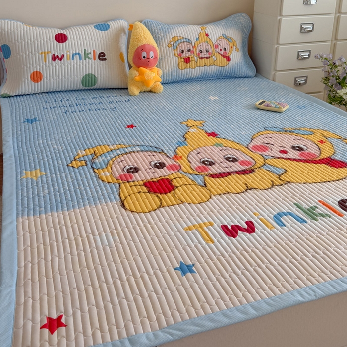 91家纺网 家纺一手货源 找家纺 贝扬思家纺 2026新款数码大版凉感丝夏被凉席系列 三小只