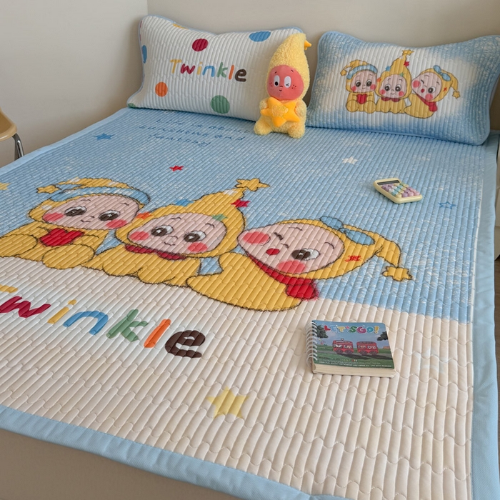 91家纺网 家纺一手货源 找家纺 贝扬思家纺 2026新款数码大版凉感丝夏被凉席系列 三小只