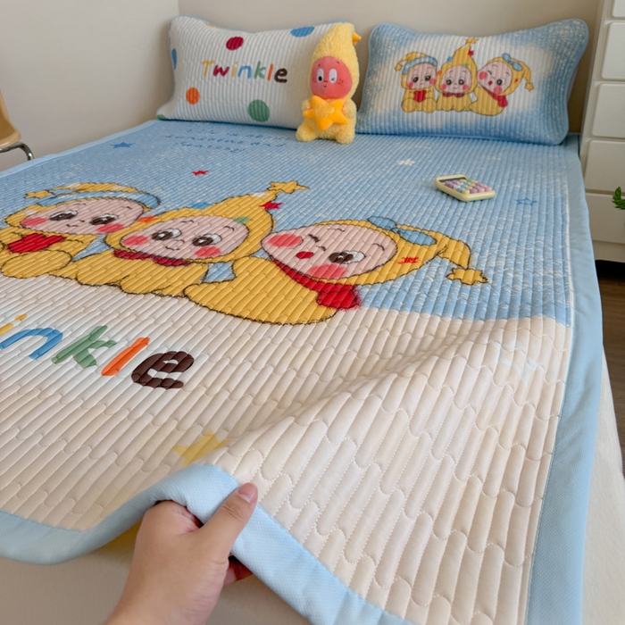 91家纺网 家纺一手货源 找家纺 贝扬思家纺 2026新款数码大版凉感丝夏被凉席系列 三小只