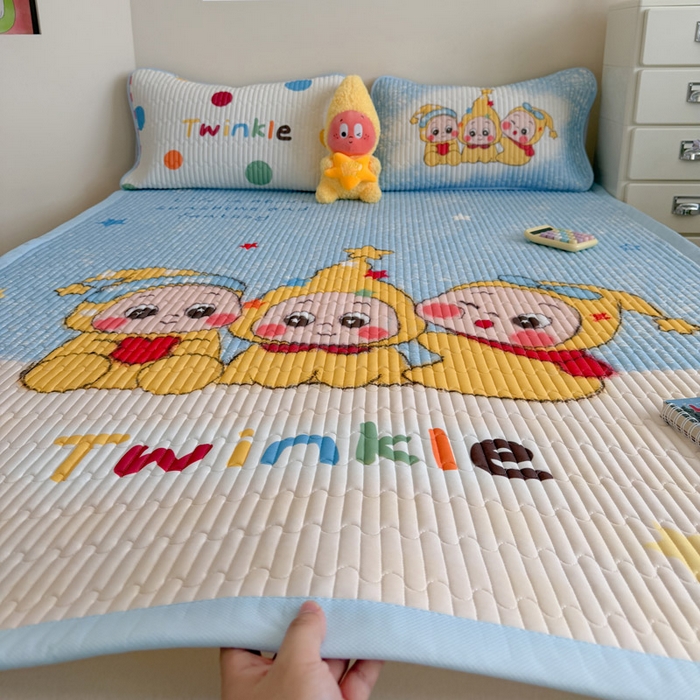 91家纺网 家纺一手货源 找家纺 贝扬思家纺 2026新款数码大版凉感丝夏被凉席系列 三小只