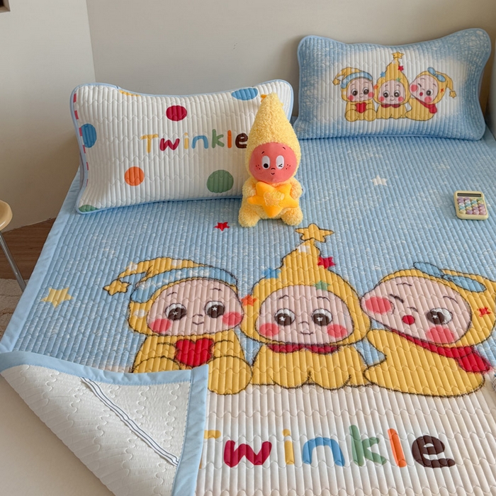 91家纺网 家纺一手货源 找家纺 贝扬思家纺 2026新款数码大版凉感丝夏被凉席系列 三小只