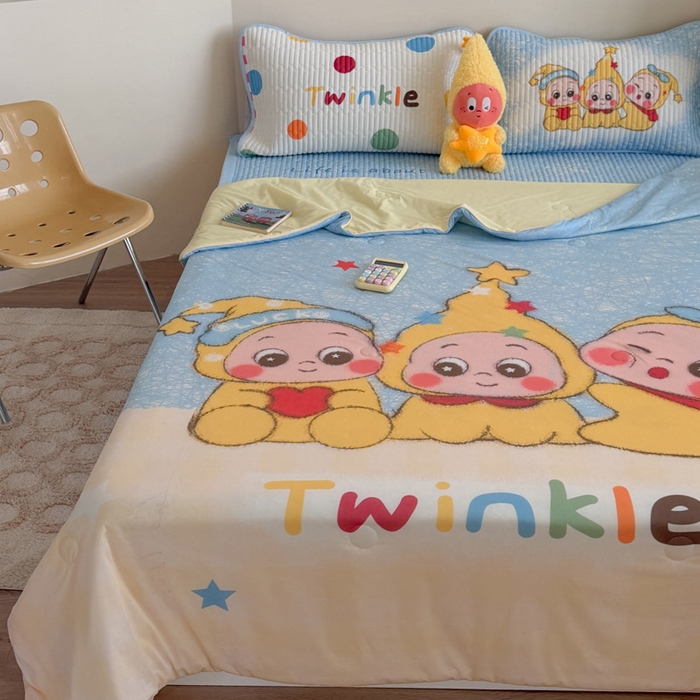 91家纺网 家纺一手货源 找家纺 贝扬思家纺 2026新款数码大版凉感丝夏被凉席系列 三小只