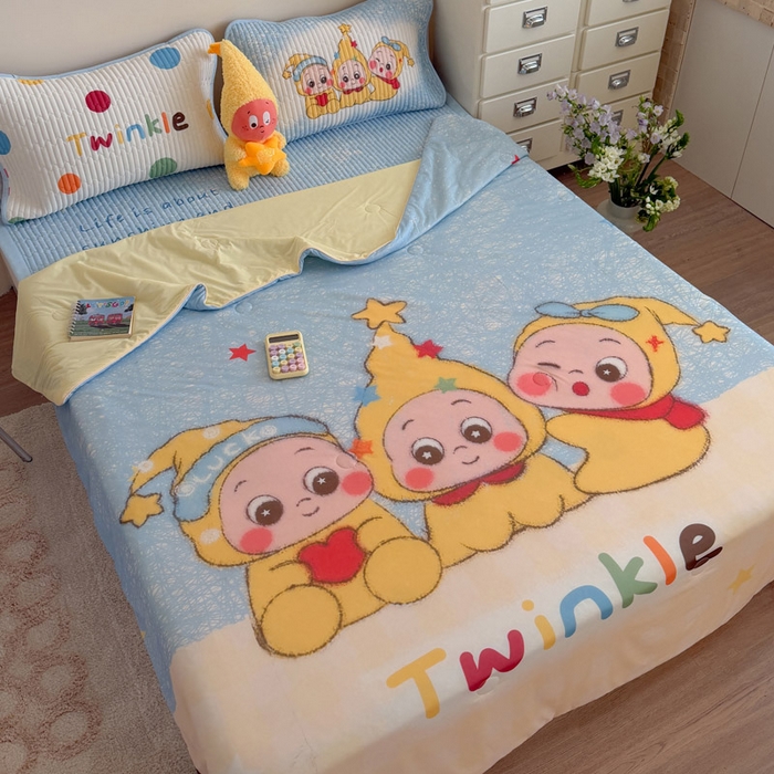 91家纺网 家纺一手货源 找家纺 贝扬思家纺 2026新款数码大版凉感丝夏被凉席系列 三小只