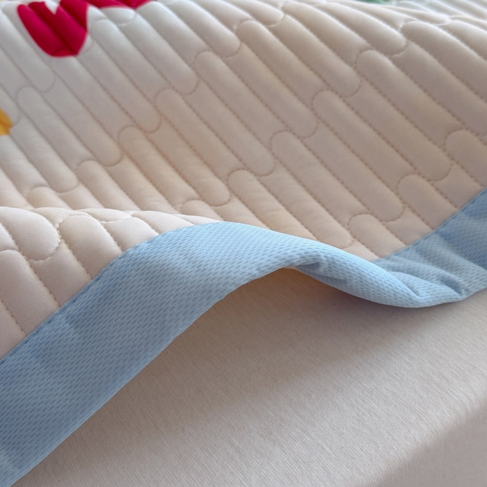 91家纺网 家纺一手货源 找家纺 贝扬思家纺 2026新款数码大版凉感丝夏被凉席系列 三小只