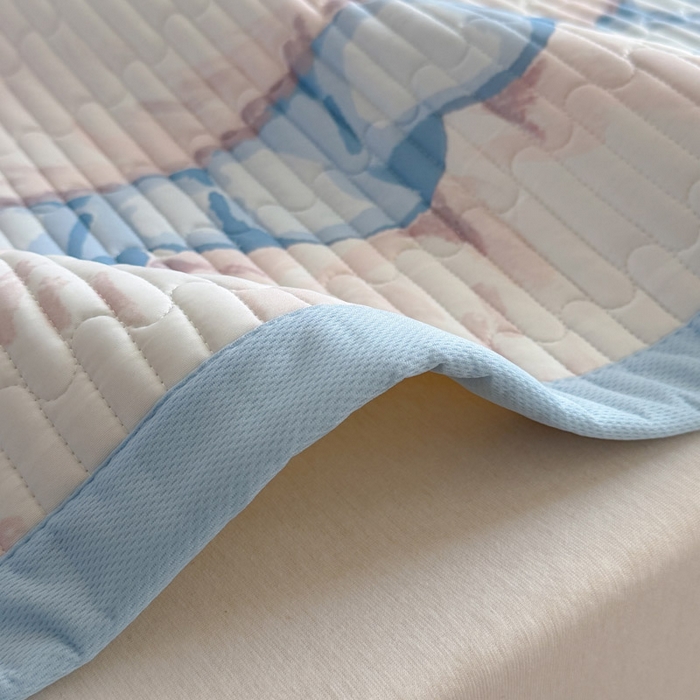 91家纺网 家纺一手货源 找家纺 贝扬思家纺 2026新款数码大版凉感丝夏被凉席系列 糖果小狗