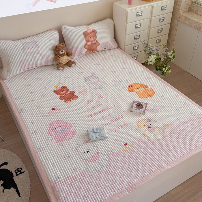 91家纺网 家纺一手货源 找家纺 贝扬思家纺 2026新款数码大版凉感丝夏被凉席系列 小熊生日