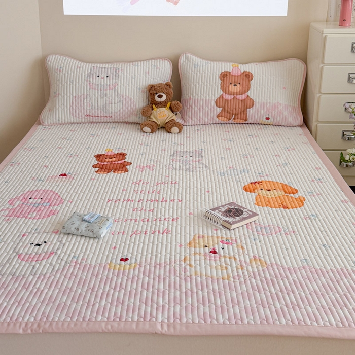 91家纺网 家纺一手货源 找家纺 贝扬思家纺 2026新款数码大版凉感丝夏被凉席系列 小熊生日