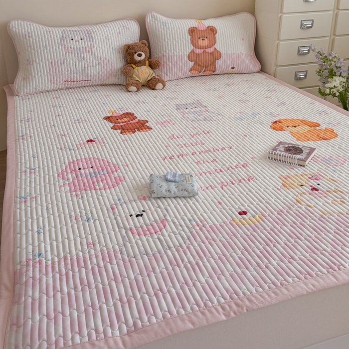 91家纺网 家纺一手货源 找家纺 贝扬思家纺 2026新款数码大版凉感丝夏被凉席系列 小熊生日